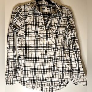 Old Navy B&W Plaid Pullover
